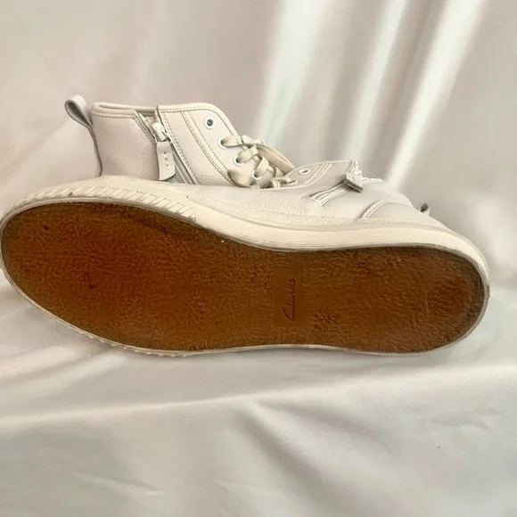 Clark’s size 9 Roxby Hi White lace up leather high top sneakers with side zip - Picture 6 of 7